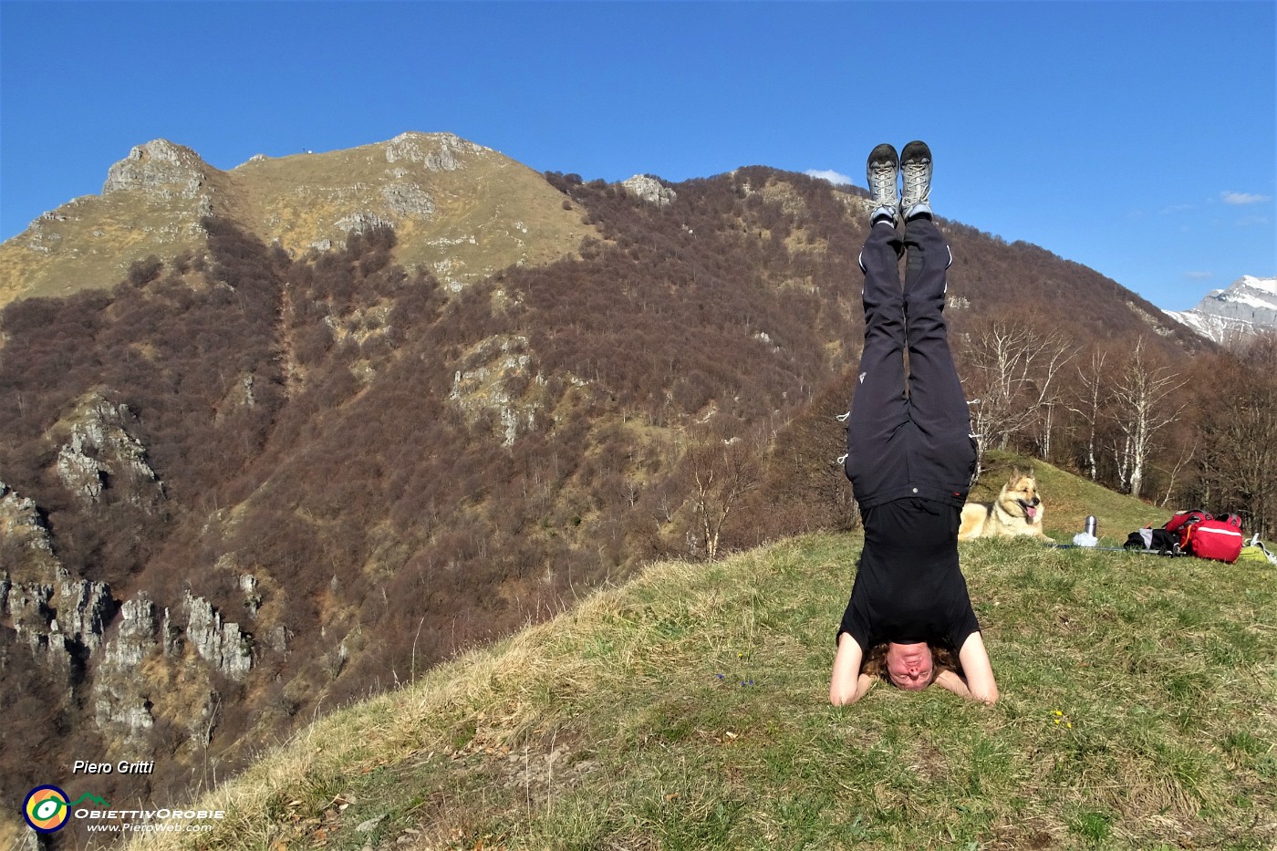 04 Erica in elevazione fisica e  spirituale con bella vista sul Due Mani .JPG